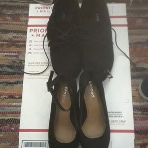 2 pairs of Bamboo shoes, size 7